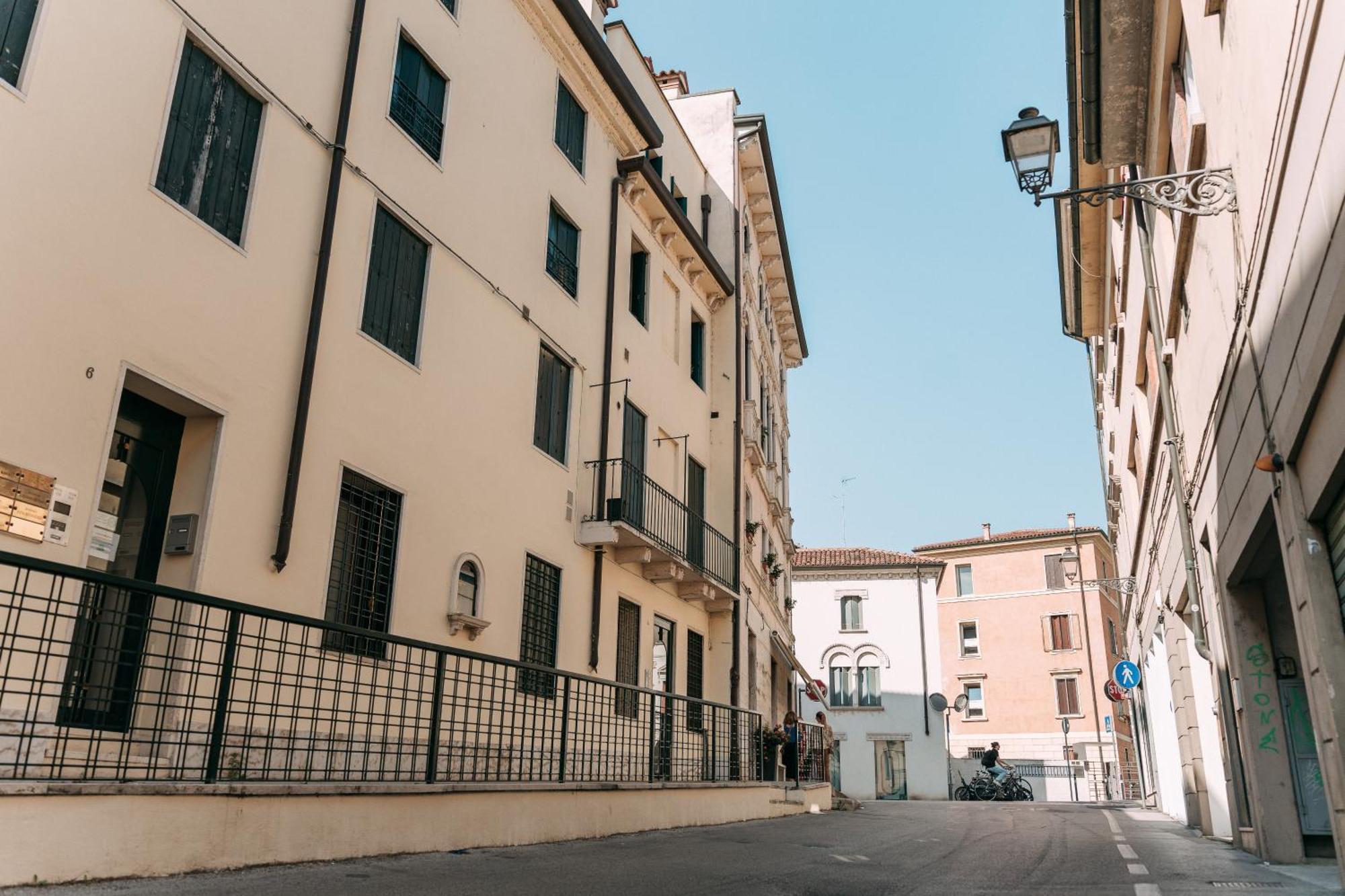 Palladio Apartment - Vista Fiume, In Centro Con Garage Vicenza Eksteriør bilde